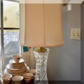 DL08. Cut crystal table lamp. 